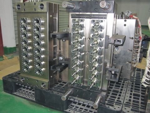 32-cavity PET preform injection mould